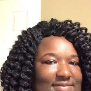 Meet your Posher, Anitra